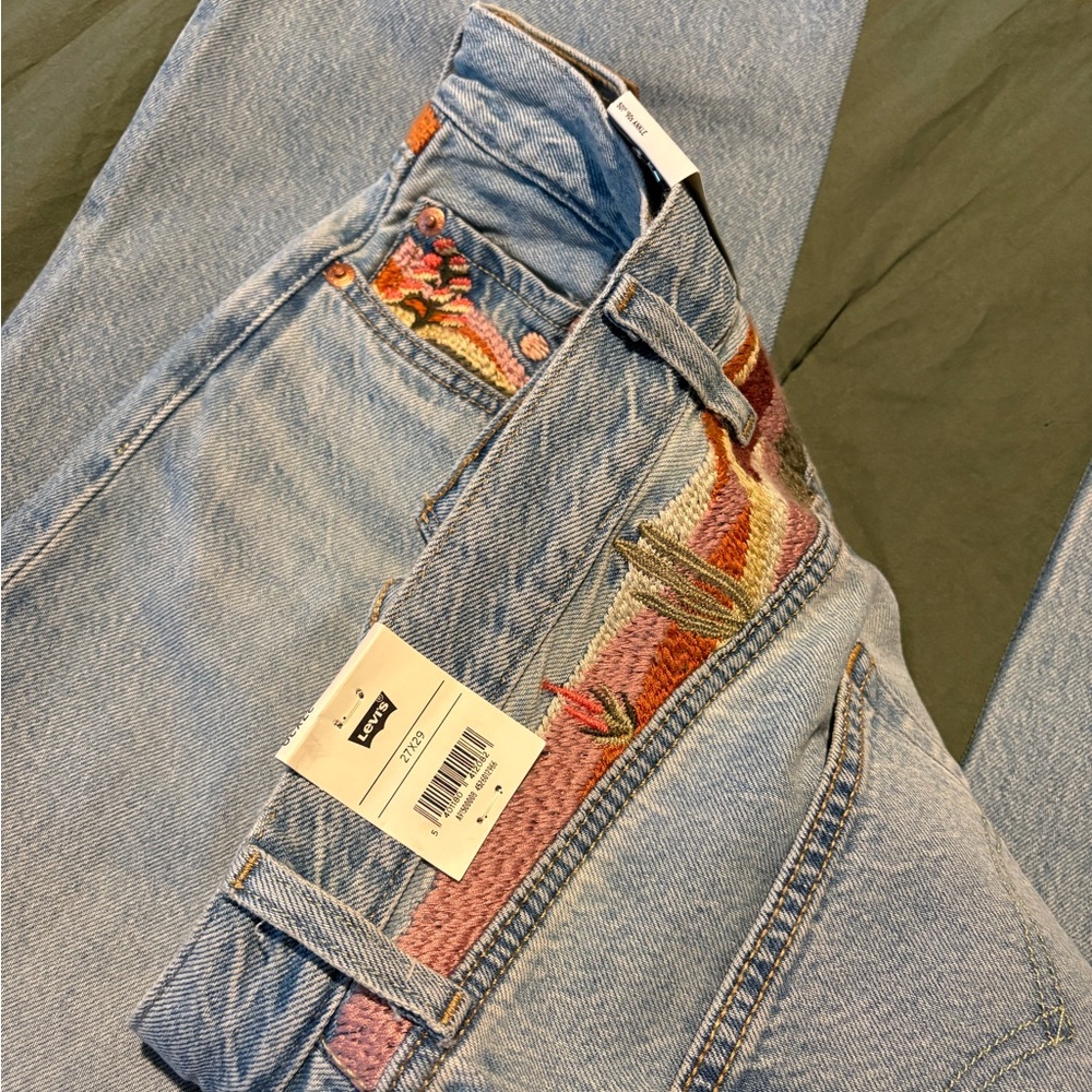 Levis women ankle pants - Picture 6 of 6